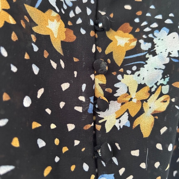 🔴Spaghetti Strap Floral Faux Button Top - Picture 8 of 11